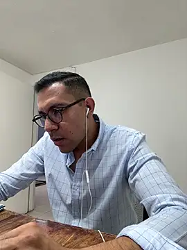 Snapshot of AdrianGarcia89 chatting on June 3, 2026, 1:28 am AdrianGarcia89 online show from June 3, 2026, 1:28 am