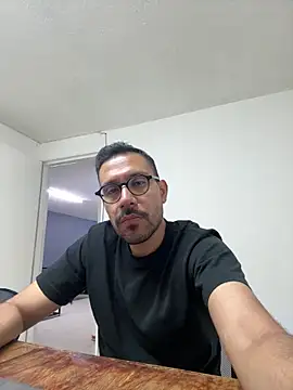 Snapshot of AdrianGarcia89 chatting on April 21, 2026, 1:42 am AdrianGarcia89 online show from April 21, 2026, 1:42 am