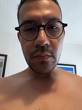 Snapshot of AdrianGarcia89 chatting on June 7, 2026, 11:43 pm AdrianGarcia89 online show from June 7, 2026, 11:43 pm