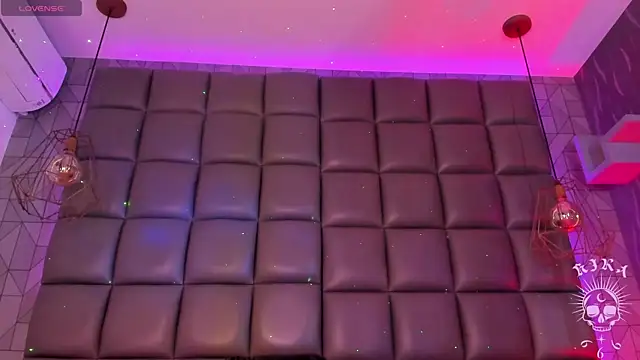 kira vance online show from April 4, 2026, 4:52 am