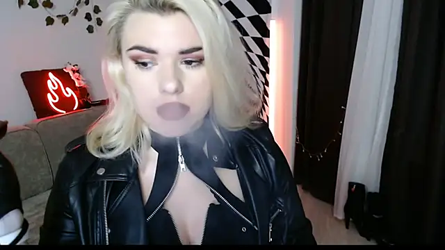 Ariana Saint online show from April 2, 2026, 7:42 pm