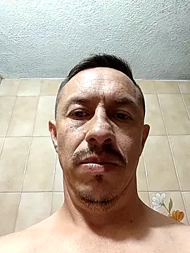 Snapshot of L_hotcream chatting on February 19, 2026, 10:18 pm L hotcream online show from February 19, 2026, 10:18 pm