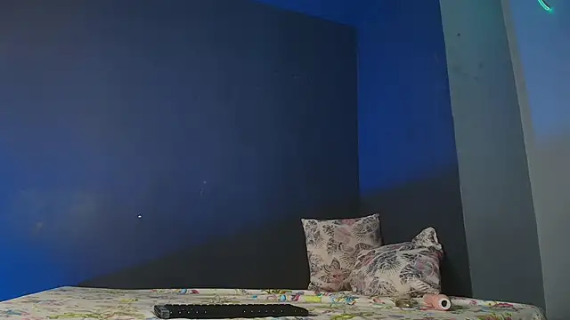 Snapshot of saramaartinez chatting on December 19, 2025, 12:18 pm saramaartinez online show from December 19, 2025, 12:18 pm