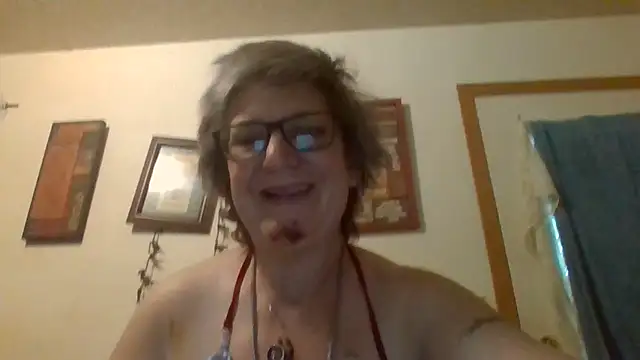 Snapshot of becky1111 chatting on May 28, 2026, 11:38 am becky1111 online show from May 28, 2026, 11:38 am