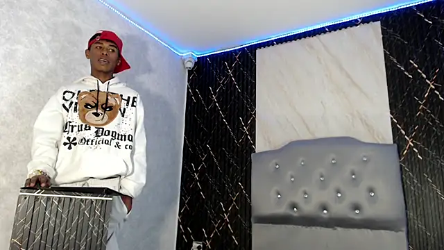 Snapshot of Yoim_Williams chatting on January 8, 2026, 1:11 am Yoim Williams online show from January 8, 2026, 1:11 am