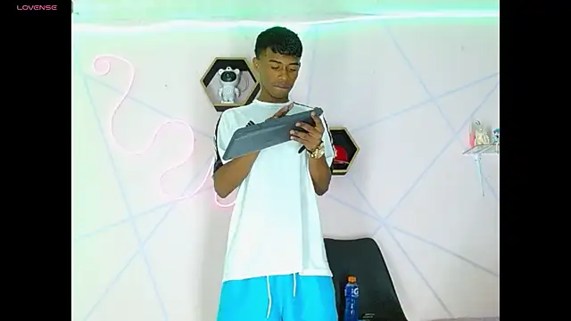 Snapshot of Yoim_Williams chatting on December 21, 2025, 10:21 pm Yoim Williams online show from December 21, 2025, 10:21 pm