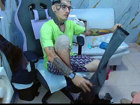 Boy tatto77 online show from February 22, 2026, 7:37 pm