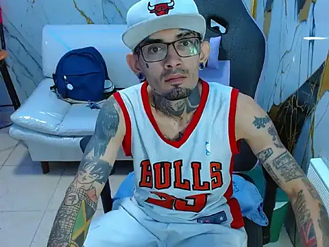 Snapshot of Boy_tatto77 chatting on May 13, 2026, 11:39 am Boy tatto77 online show from May 13, 2026, 11:39 am