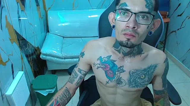 Snapshot of Boy_tatto77 chatting on April 28, 2026, 11:47 am Boy tatto77 online show from April 28, 2026, 11:47 am