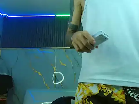 Snapshot of Boy_tatto77 chatting on May 19, 2026, 1:56 am Boy tatto77 online show from May 19, 2026, 1:56 am