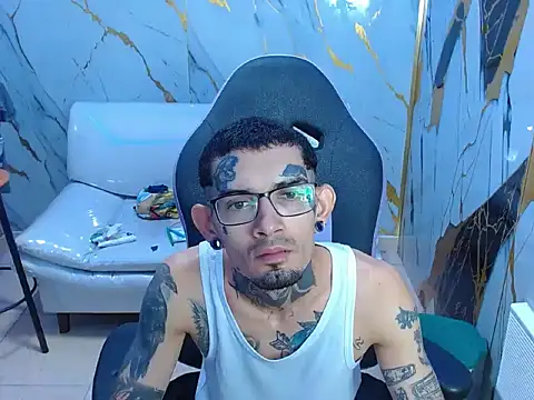 Snapshot of Boy_tatto77 chatting on May 9, 2026, 11:35 am Boy tatto77 online show from May 9, 2026, 11:35 am
