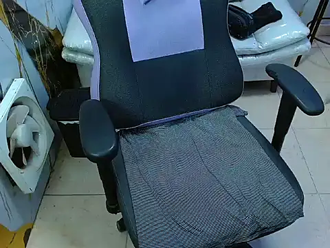 Boy tatto77 online show from March 17, 2026, 12:30 pm