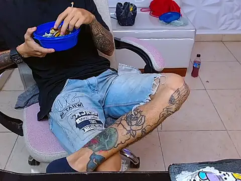 Snapshot of Boy_tatto77 chatting on July 30, 2026, 2:21 am Boy tatto77 online show from July 30, 2026, 2:21 am