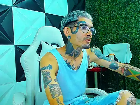 Boy tatto77 online show from February 20, 2026, 5:48 pm