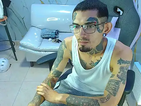 Boy tatto77 online show from April 25, 2026, 1:41 pm