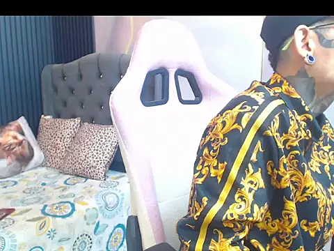 Snapshot of Boy_tatto77 chatting on May 19, 2026, 10:39 pm Boy tatto77 online show from May 19, 2026, 10:39 pm