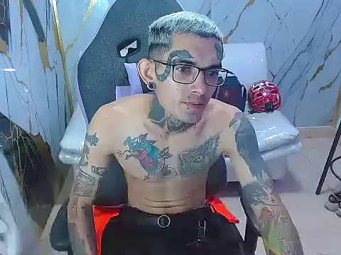 Boy tatto77 online show from January 14, 2026, 3:48 pm