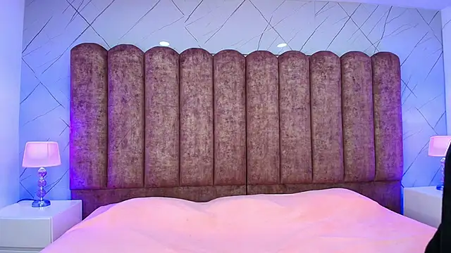 Snapshot of EllieBloom chatting on January 9, 2026, 6:37 pm EllieBloom online show from January 9, 2026, 6:37 pm