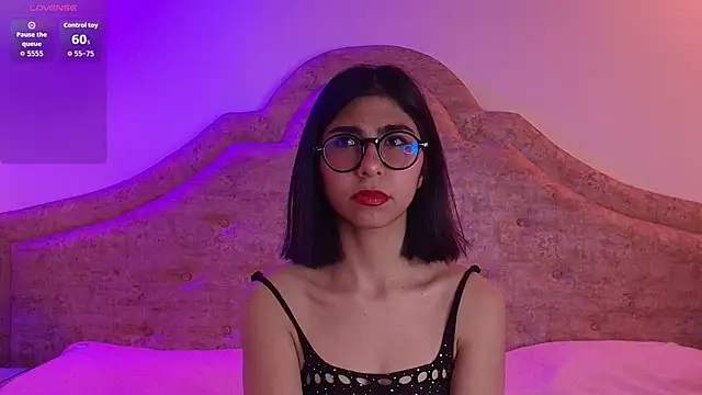 Snapshot of EllieBloom chatting on January 13, 2026, 8:46 pm EllieBloom online show from January 13, 2026, 8:46 pm