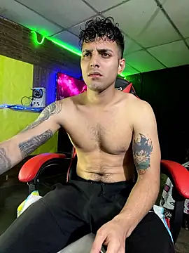 Snapshot of JustynAle2025 chatting on January 13, 2026, 3:43 am JustynAle2025 online show from January 13, 2026, 3:43 am