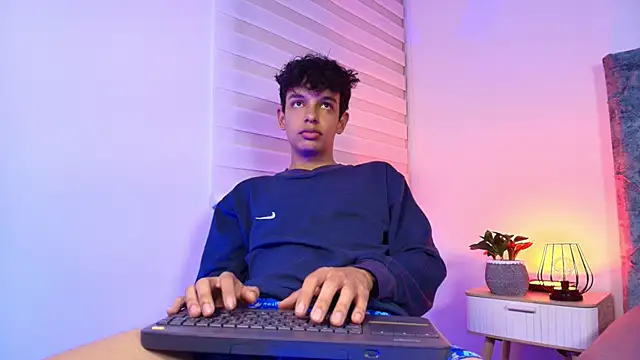 maxfrost 1 online show from January 9, 2026, 7:32 pm