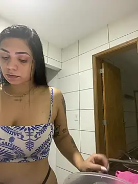 Snapshot of Nini_ chatting on May 6, 2026, 8:35 pm Nini online show from May 6, 2026, 8:35 pm