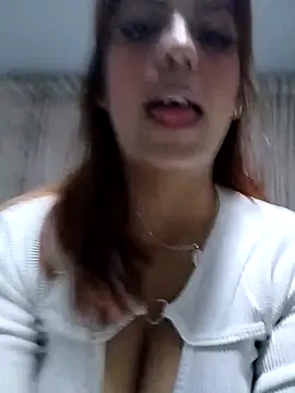 mia hottie2210 online show from January 6, 2026, 12:36 am