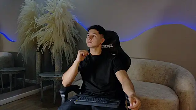 Noah Clarkk online show from June 30, 2026, 5:46 pm