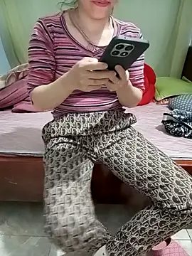 Snapshot of Sweet-Berryy chatting on February 7, 2026, 1:35 am Sweet-Berryy online show from February 7, 2026, 1:35 am