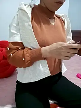 Snapshot of Sweet-Berryy chatting on February 14, 2026, 11:05 pm Sweet-Berryy online show from February 14, 2026, 11:05 pm