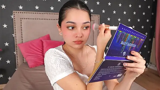 Snapshot of RaquellStar chatting on February 19, 2026, 5:48 am RaquellStar online show from February 19, 2026, 5:48 am