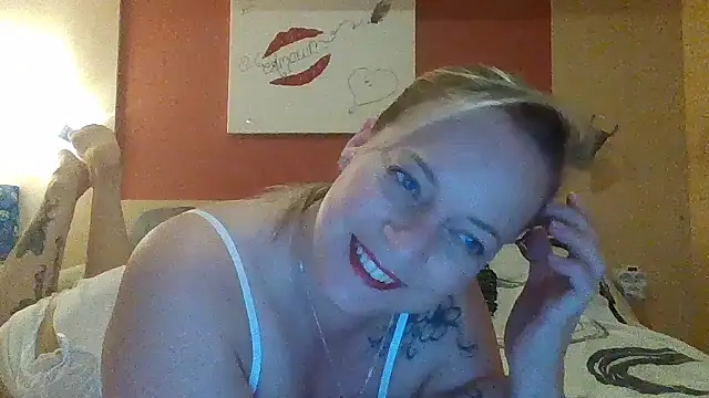 Snapshot of Miss-Chupagirly chatting on December 20, 2025, 10:23 pm Miss-Chupagirly online show from December 20, 2025, 10:23 pm