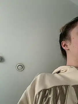 LilyLuck  online show from February 20, 2026, 1:24 pm