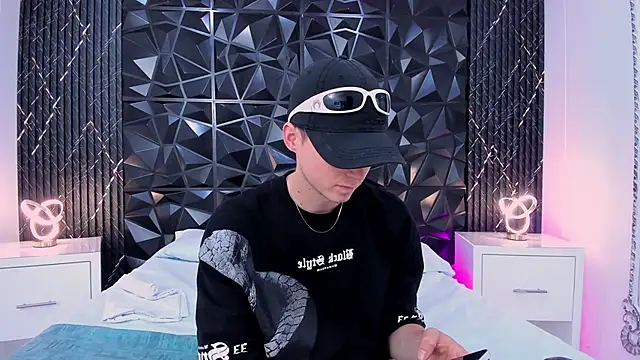 Snapshot of SpaceBoy1 chatting on February 28, 2026, 8:52 pm SpaceBoy1 online show from February 28, 2026, 8:52 pm