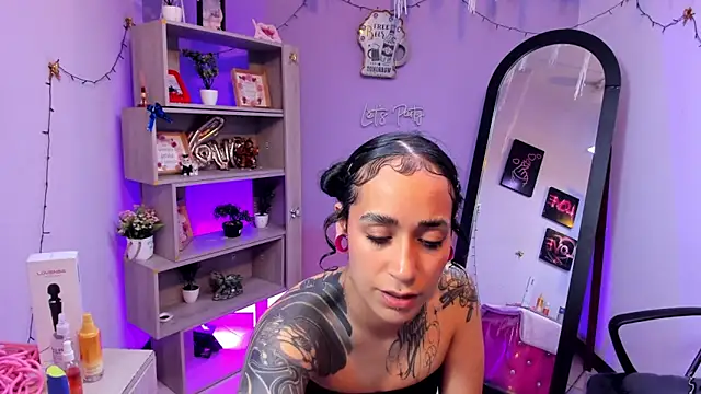 StaceyLeee online show from February 15, 2026, 7:24 pm