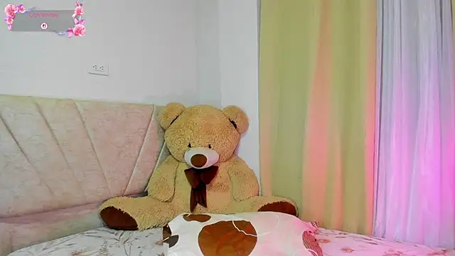 Snapshot of misty_noire chatting on April 27, 2026, 8:18 pm misty noire online show from April 27, 2026, 8:18 pm