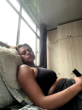 anna-evans09 online show from January 5, 2026, 9:51 pm