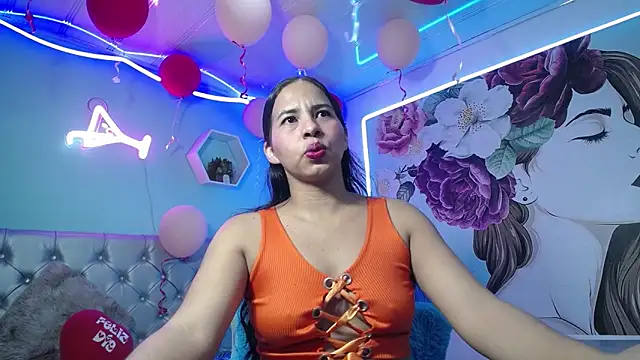 nicol ross19 online show from February 21, 2026, 10:34 pm