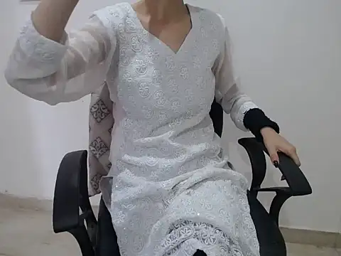 Farhana beautyfull online show from March 17, 2026, 4:26 am