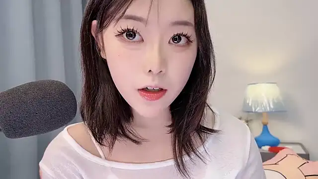 smalldaisy online show from April 22, 2026, 3:46 am