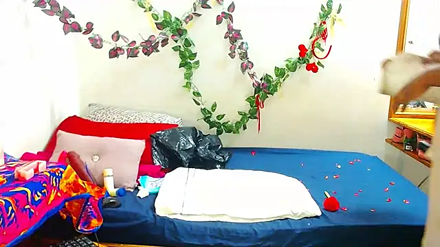 Snapshot of YammyChocTits chatting on February 17, 2026, 12:08 am YammyChocTits online show from February 17, 2026, 12:08 am