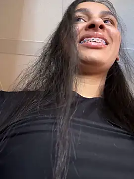 ManuelaEvans  online show from April 9, 2026, 9:54 pm