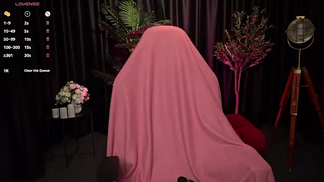 Velouraa online show from March 11, 2026, 9:58 am