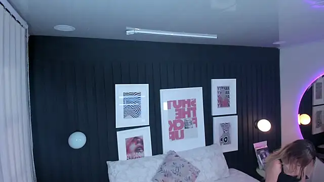 Angel zafiros online show from February 10, 2026, 6:07 pm