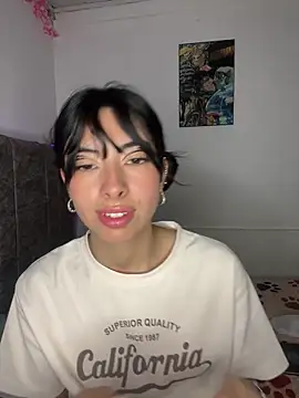 junorise23 online show from February 17, 2026, 4:32 am