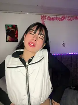 junorise23 online show from April 11, 2026, 4:31 am