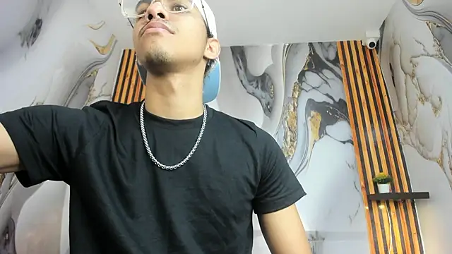 Victor LatinBoy online show from February 1, 2026, 11:52 am