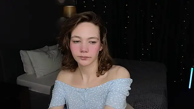 Snapshot of NovaEva_ chatting on June 5, 2026, 12:04 am NovaEva online show from June 5, 2026, 12:04 am