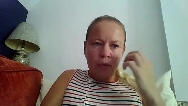 jennyblondeuk online show from July 19, 2026, 12:35 pm