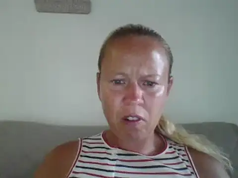 jennyblondeuk online show from June 29, 2026, 7:24 pm
